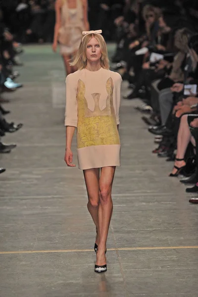 Look 12